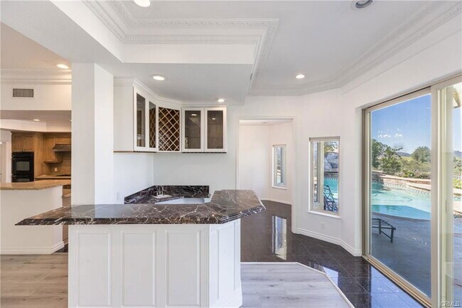 3725 Vía Del Prado in Calabasas, CA - Building Photo - Building Photo