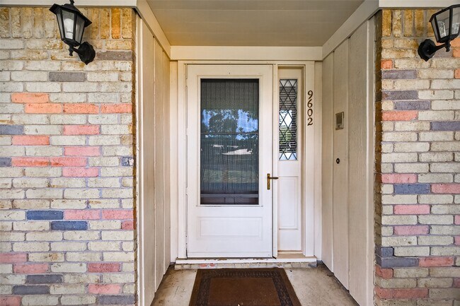 9602 S Petersham Dr in Houston, TX - Building Photo - Building Photo