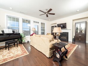 306 Roberts Ridge Dr in Cary, NC - Foto de edificio - Building Photo