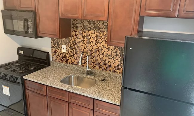 6320 Magnolia St in Philadelphia, PA - Foto de edificio - Building Photo