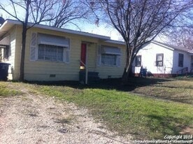 1046 Poinsettia in San Antonio, TX - Building Photo