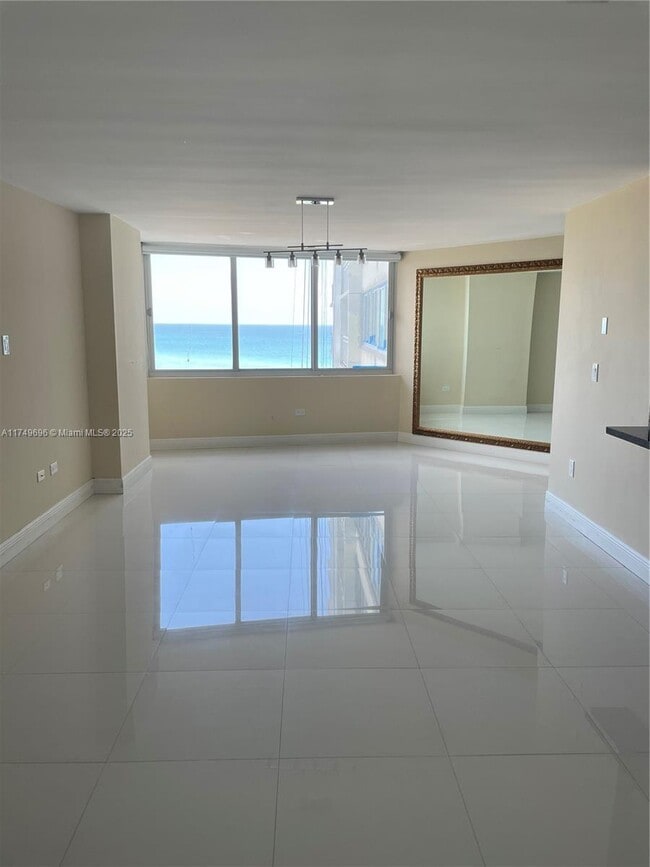 7135 Collins Ave, Unit 832 in Miami, FL - Building Photo - Building Photo