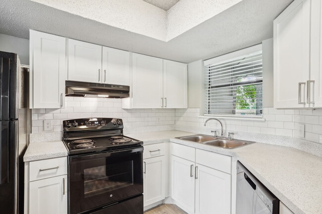 Vantage Point Apartments in Dallas, TX - Foto de edificio - Building Photo