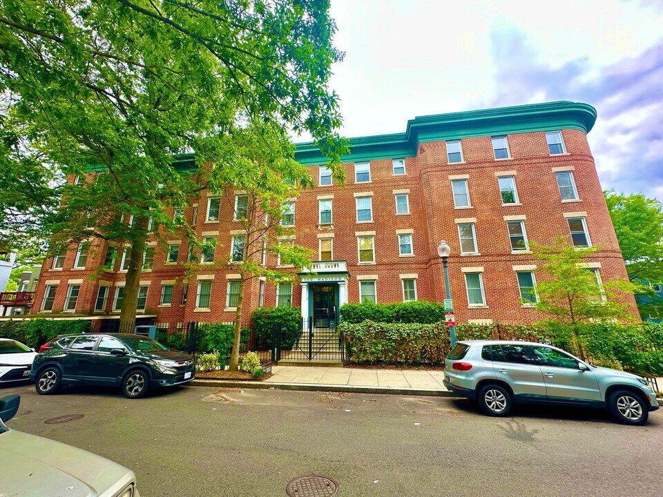 52 Quincy Pl NW in Washington, DC - Building Photo