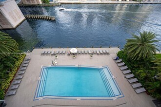 2600 E Hallandale Beach Blvd, Unit 2401 in Hallandale Beach, FL - Building Photo - Building Photo