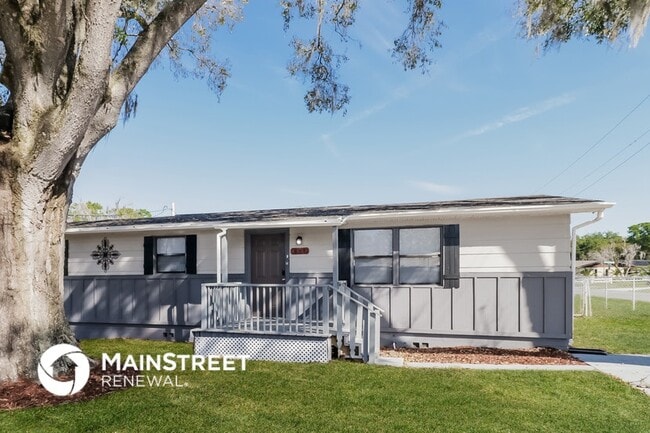 637 W Alamo Dr