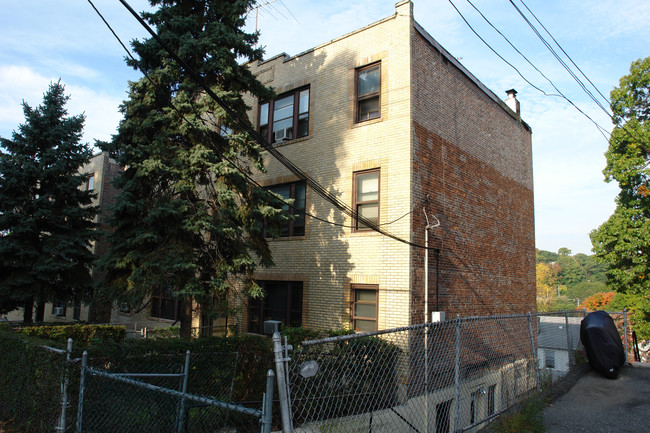 508 McLean Ave in Yonkers, NY - Foto de edificio - Building Photo