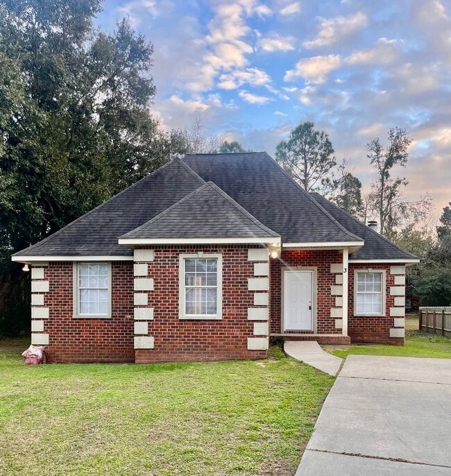 property at 3 Laudeac Ct