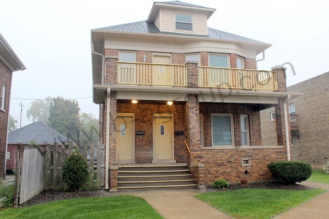 property at 2325 Roosevelt Rd