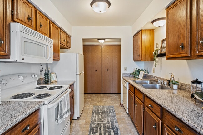 Woodfield Apartments in Grand Rapids, MI - Foto de edificio - Building Photo