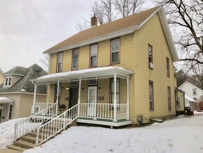 1571 Bluff St in Dubuque, IA - Building Photo - Building Photo