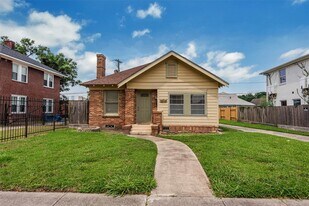2611 Rosewood St in Houston, TX - Building Photo