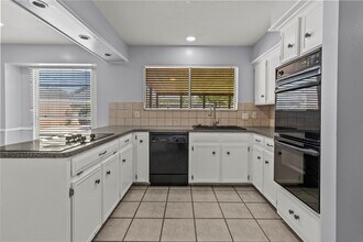 2202 Colonial Ct N in League City, TX - Building Photo - Building Photo