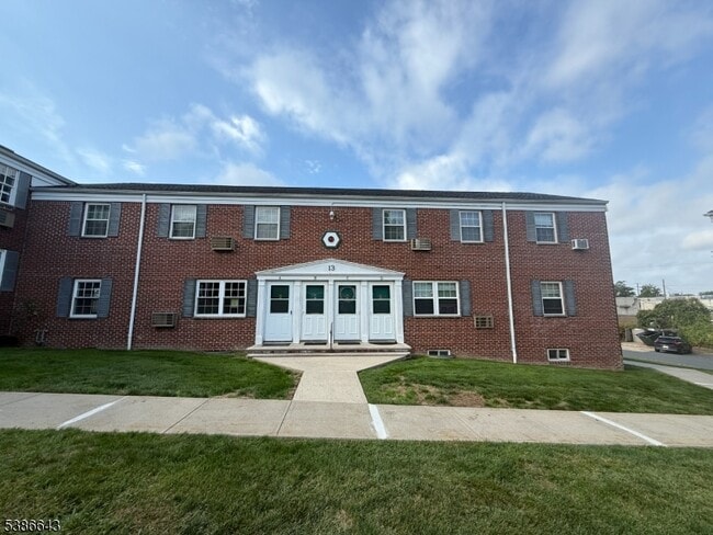 13 W Roselle Ave in Roselle Park, NJ - Building Photo - Building Photo