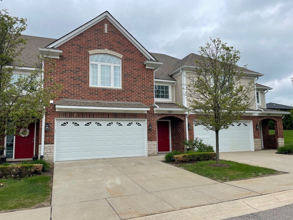 6231 Windemere Dr in Shelby Township, MI - Building Photo