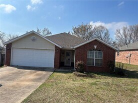 1239 China Berry Ln in Fayetteville, AR - Building Photo