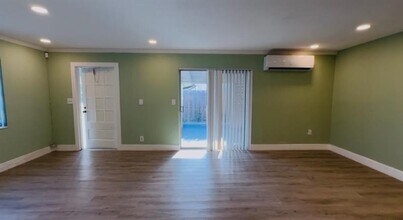 5940 NW 13th St in Sunrise, FL - Building Photo - Building Photo