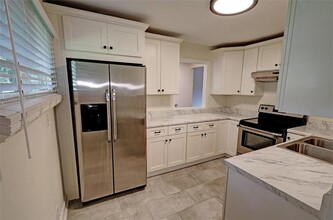 4985 Crowe Dr SE in Smyrna, GA - Building Photo - Building Photo