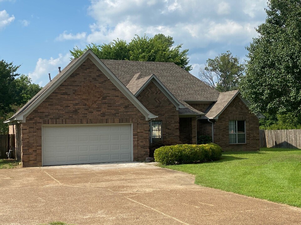 5260 Stateline Rd W in Walls, MS - Building Photo