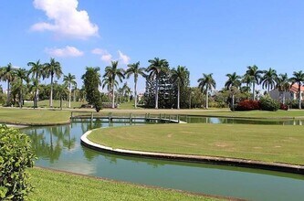 5900 Bahia Del Mar Cir N in St. Petersburg, FL - Building Photo - Building Photo