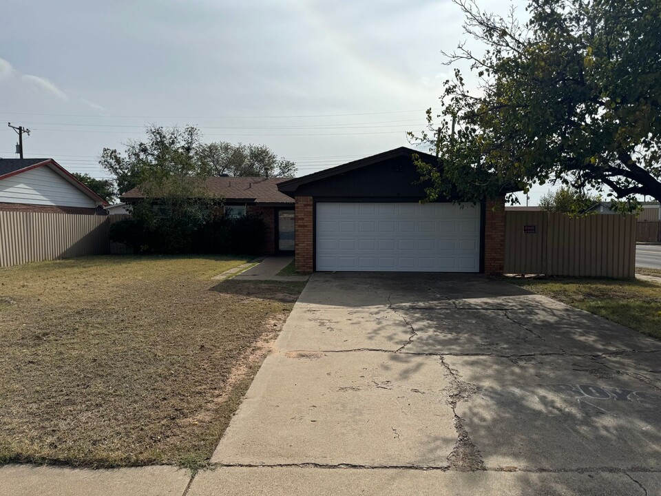 1219 48th St in Lubbock, TX - Foto de edificio