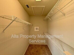 6812 Roundleaf Dr in Jacksonville, FL - Building Photo - Building Photo