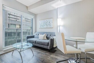 179 Queen St W in Toronto, ON - Building Photo - Building Photo
