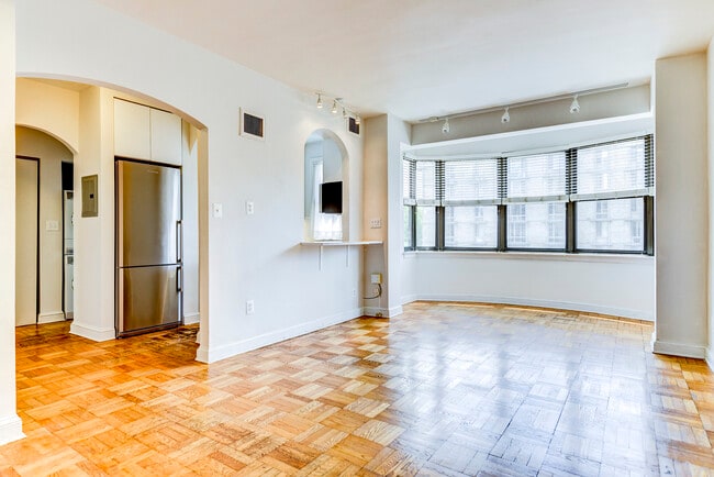 2515 K St NW, Unit 604 in Washington, DC - Building Photo - Building Photo