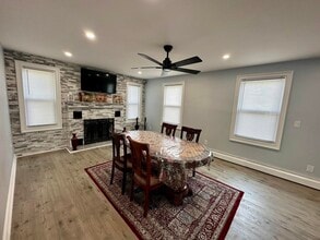 240 Russellville Rd in Westfield, MA - Building Photo - Building Photo