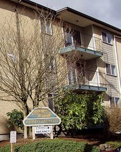 EMERALD PLACE in Seattle, WA - Building Photo - Building Photo