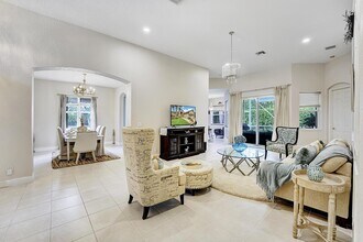 9056 Bay Harbour Cir in West Palm Beach, FL - Building Photo - Building Photo