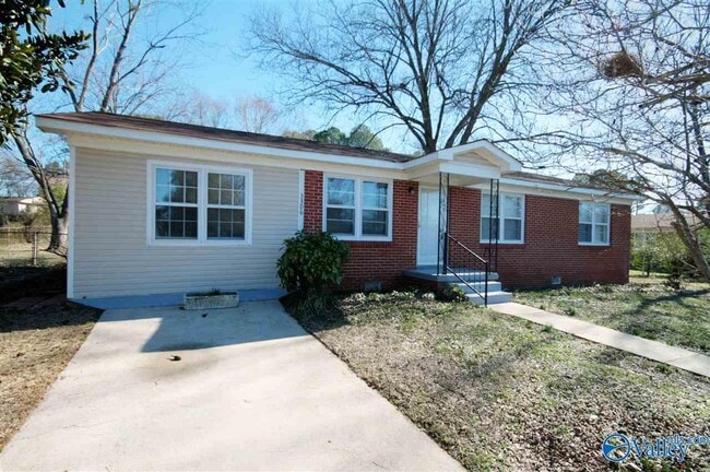 3306 Bartee Ln NW in Huntsville, AL - Building Photo - Building Photo