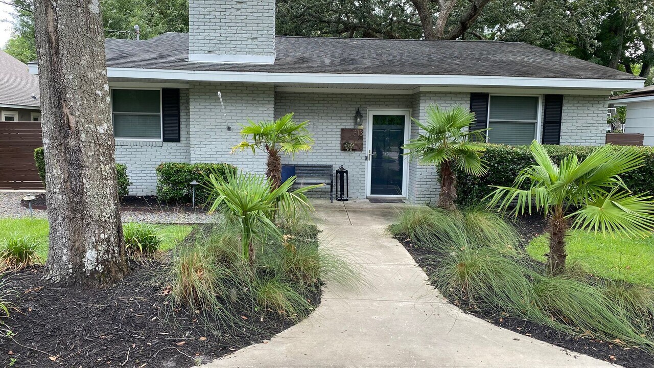 313 N Highland Way in Myrtle Beach, SC - Building Photo
