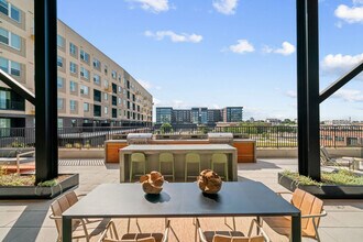 The Mill Residences in Houston, TX - Foto de edificio - Building Photo