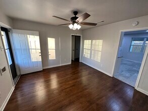 2322 Meadow Ln in Mesquite, TX - Foto de edificio - Building Photo