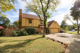 908 Graceland Dr in Laredo, TX - Building Photo - Building Photo