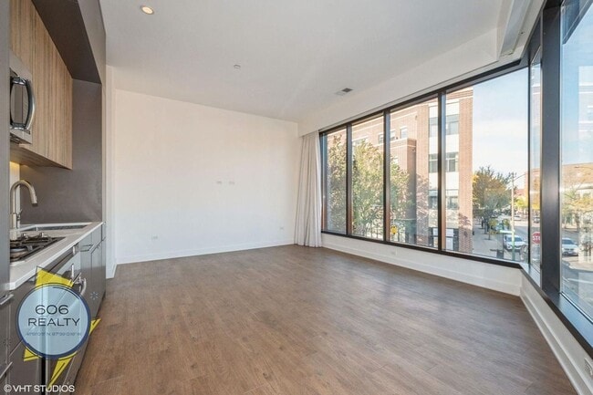 property at 3462 N Lincoln Ave