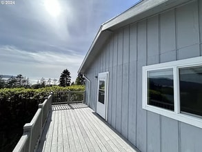 6165 Tillamook Ave in Bay City, OR - Building Photo - Building Photo