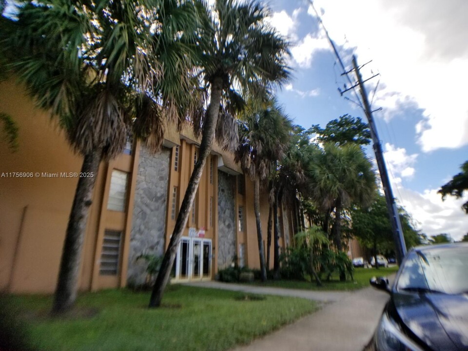 1280 W 54th St in Hialeah, FL - Building Photo