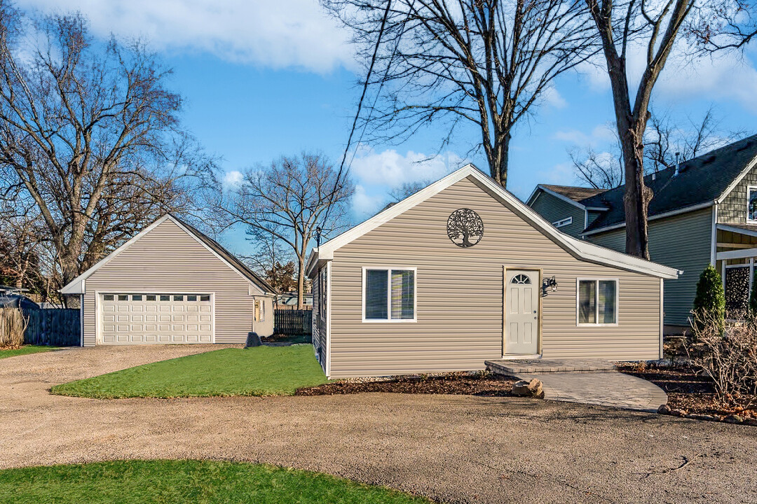 34849 N Lincoln Ave in Lake Villa, IL - Building Photo