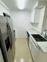 2851 N Oakland Forest Dr in Oakland Park, FL - Building Photo - Building Photo