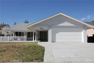 27521 Glasser Ave in Santa Clarita, CA - Building Photo