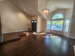 1127 Mataro Ct in Pleasanton, CA - Foto de edificio - Building Photo