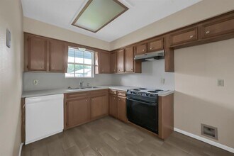 1606 Hazelwood St in Conroe, TX - Building Photo - Building Photo