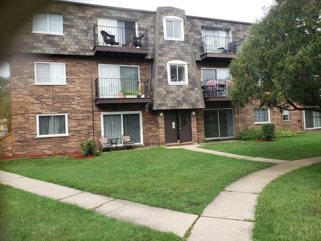 property at 9385 Bay Colony Dr