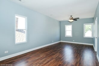 9011 S Brandon Ave in Chicago, IL - Building Photo - Building Photo