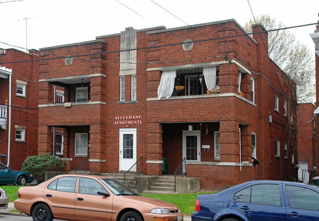 1611 Quarrier St in Charleston, WV - Building Photo