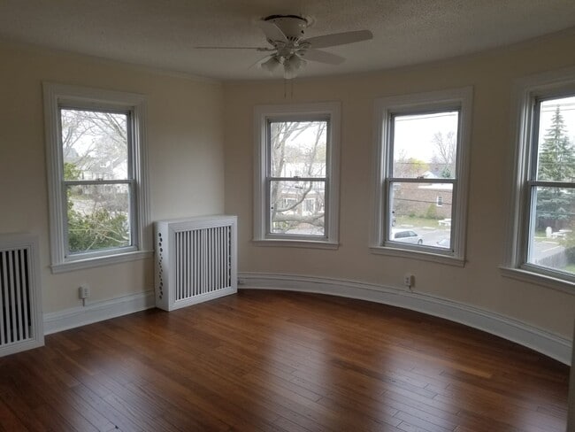205 Waterman Ave, Unit 2ND in East Providence, RI - Building Photo - Building Photo