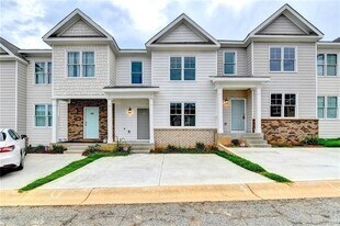 2798 Laurel Ridge Cir in Atlanta, GA - Building Photo