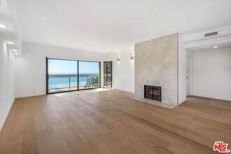 801 Ocean Ave in Santa Monica, CA - Building Photo - Building Photo